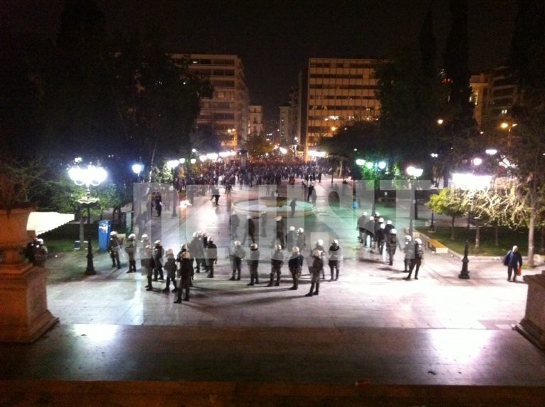 Αμαύρωσαν με τα επεισόδια τον τόπο της τραγωδίας – Τραυματίστηκε γυναίκα δημοσιογράφος | Newsit.gr Αμαύρωσαν με τα επεισόδια τον τόπο της τραγωδίας – Τραυματίστηκε γυναίκα δημοσιογράφος | Newsit.gr