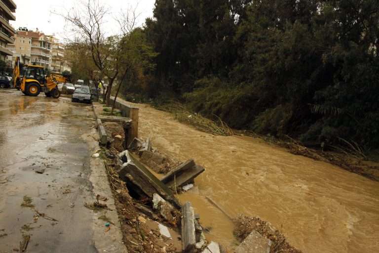Εκτεταμμένες πλημμύρες στα Σκόπια με έναν νεκρό άντρα | Newsit.gr Εκτεταμμένες πλημμύρες στα Σκόπια με έναν νεκρό άντρα | Newsit.gr
