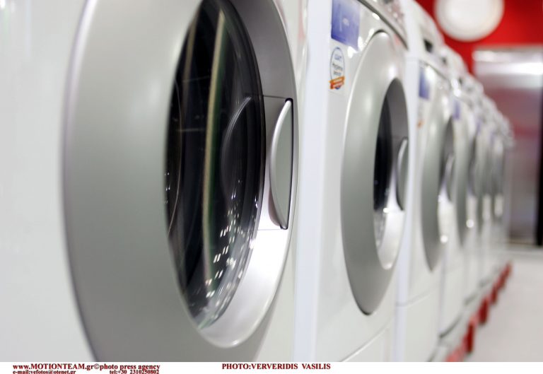 Γυναίκα παγιδεύτηκε σε πλυντήριο ρούχων | Newsit.gr Γυναίκα παγιδεύτηκε σε πλυντήριο ρούχων | Newsit.gr