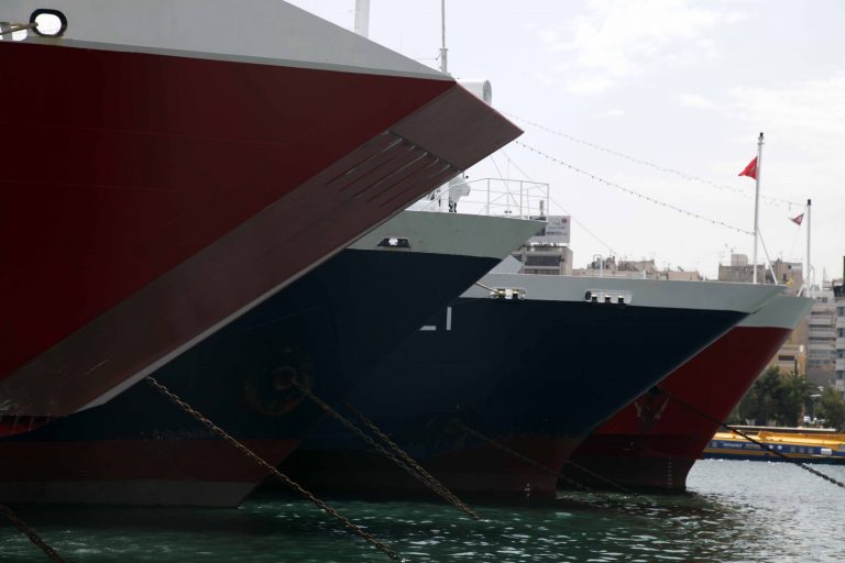 Διπλό μέτωπο: στα όριά τους τα νησιά από την απεργία στα πλοία-Πνίγουν την Αθήνα τα σκουπίδια | Newsit.gr Διπλό μέτωπο: στα όριά τους τα νησιά από την απεργία στα πλοία-Πνίγουν την Αθήνα τα σκουπίδια | Newsit.gr