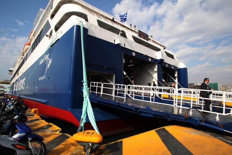 Για άγνωστους λόγους επιβάτης πλοίου έπεσε στη θάλασσα | Newsit.gr Για άγνωστους λόγους επιβάτης πλοίου έπεσε στη θάλασσα | Newsit.gr