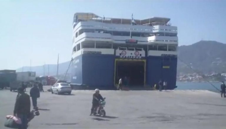 Το πλοίο «Μυτιλήνη» χτύπησε στην προβλήτα – Ταλαιπωρία για τους επιβάτες | Newsit.gr Το πλοίο «Μυτιλήνη» χτύπησε στην προβλήτα – Ταλαιπωρία για τους επιβάτες | Newsit.gr
