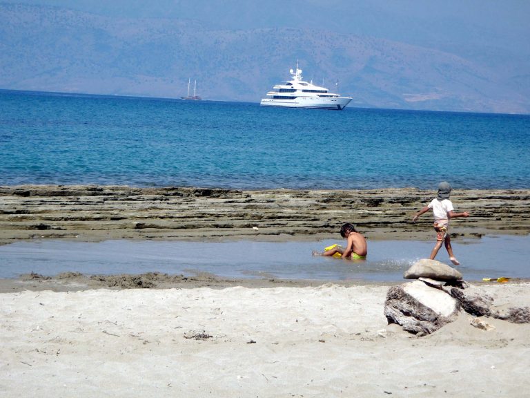 Μυστήριο με ένα όπλο και έξι σφαίρες σε πλοίο της γραμμής | Newsit.gr Μυστήριο με ένα όπλο και έξι σφαίρες σε πλοίο της γραμμής | Newsit.gr