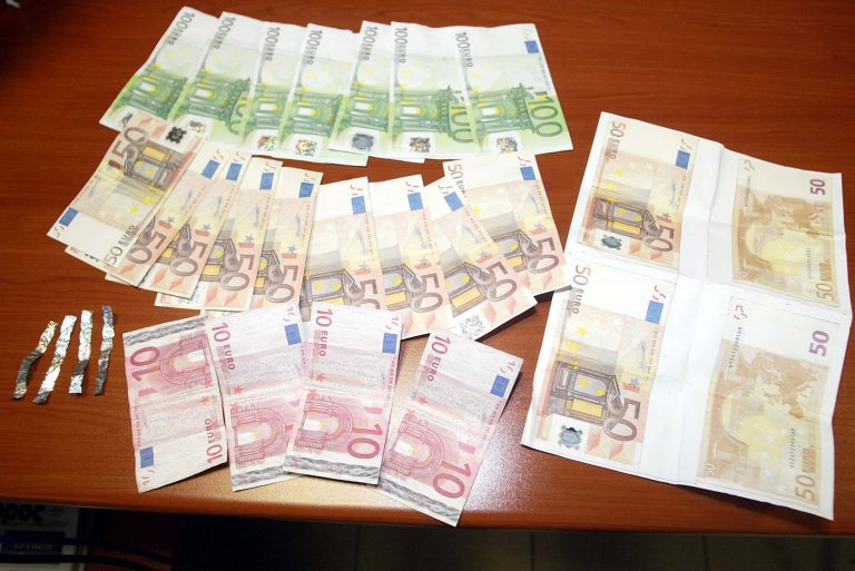 Δύο γυναίκες είχαν γεμίσει την Καρδίτσα με πλαστά! | Newsit.gr Δύο γυναίκες είχαν γεμίσει την Καρδίτσα με πλαστά! | Newsit.gr