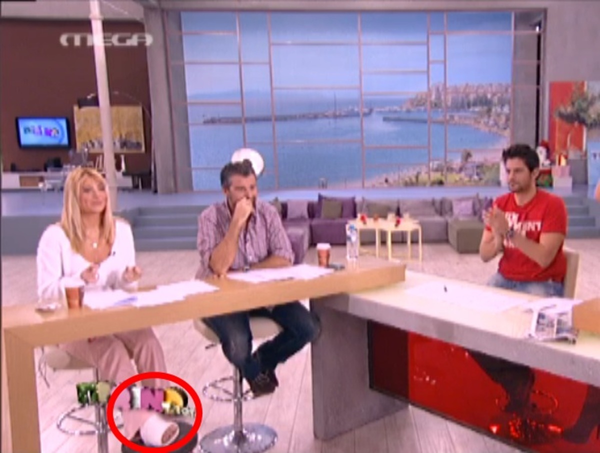Η Φαίη Σκορδά με σπασμένο πόδι στην εκπομπή! | Newsit.gr Η Φαίη Σκορδά με σπασμένο πόδι στην εκπομπή! | Newsit.gr
