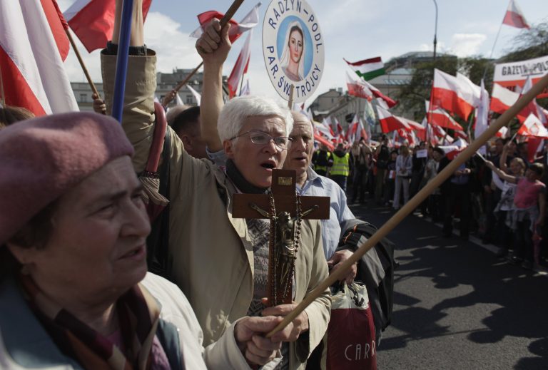 Πολωνία: Μεγάλη δαδήλωση υπέρ ενός συντηρητικού τηλεοπτικού καναλιού | Newsit.gr Πολωνία: Μεγάλη δαδήλωση υπέρ ενός συντηρητικού τηλεοπτικού καναλιού | Newsit.gr