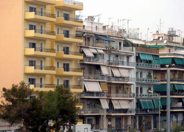 Αγρίνιο: Συγκλονίζει η »βουτιά» νεαρής στο κενό, από το μπαλκόνι του σπιτιού της! | Newsit.gr Αγρίνιο: Συγκλονίζει η »βουτιά» νεαρής στο κενό, από το μπαλκόνι του σπιτιού της! | Newsit.gr