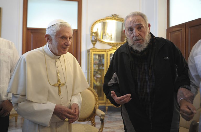 Πάπας… Κάστρο, τα έβαλε με τις ΗΠΑ για το εμπάργκο! | Newsit.gr Πάπας… Κάστρο, τα έβαλε με τις ΗΠΑ για το εμπάργκο! | Newsit.gr