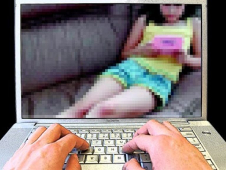 Χαλκίδα: Λίγο πριν ντυθεί γαμπρός συνελήφθη για παιδική πορνογραφία | Newsit.gr Χαλκίδα: Λίγο πριν ντυθεί γαμπρός συνελήφθη για παιδική πορνογραφία | Newsit.gr