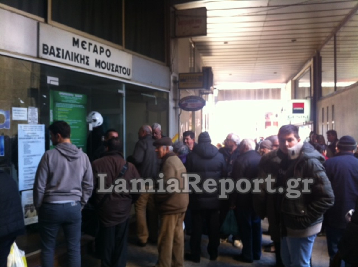 Λαμία: Έπιασαν τον πορτοφολά… μόνοι τους! Video | Newsit.gr Λαμία: Έπιασαν τον πορτοφολά… μόνοι τους! Video | Newsit.gr
