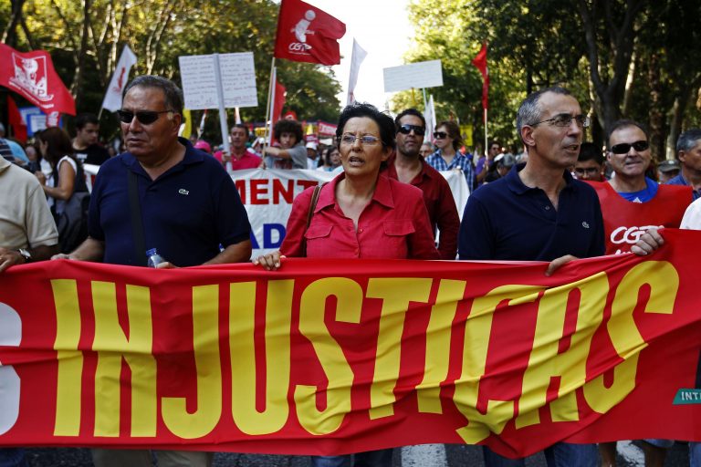 Στους δρόμους κατέβηκαν οι Πορτογάλοι | Newsit.gr Στους δρόμους κατέβηκαν οι Πορτογάλοι | Newsit.gr