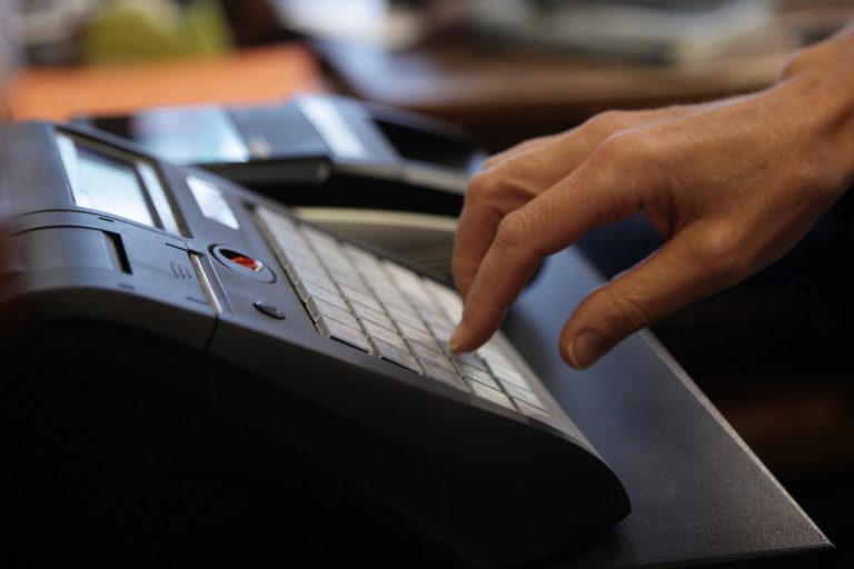 ΣΕΒ: Οργιάζει η φοροδιαφυγή – Εστιατόριο κάνει έκπτωση 10% σε όποιον δεν ζητάει απόδειξη! | Newsit.gr ΣΕΒ: Οργιάζει η φοροδιαφυγή – Εστιατόριο κάνει έκπτωση 10% σε όποιον δεν ζητάει απόδειξη! | Newsit.gr
