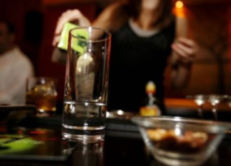 Μαθήτριες γυμνασίου μέθυσαν σε σχολικό πάρτι στην Κρήτη – Το πάθημα της 15χρονης δεν έγινε μάθημα! | Newsit.gr Μαθήτριες γυμνασίου μέθυσαν σε σχολικό πάρτι στην Κρήτη – Το πάθημα της 15χρονης δεν έγινε μάθημα! | Newsit.gr