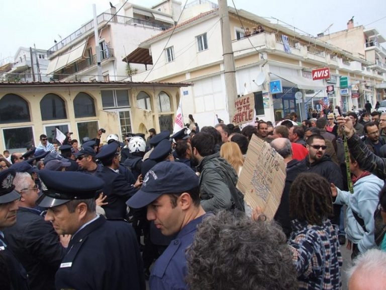 Μικροεπεισόδια και συνθήματα στην Πρέβεζα – Κανένας βουλευτής στην παρέλαση-Video | Newsit.gr Μικροεπεισόδια και συνθήματα στην Πρέβεζα – Κανένας βουλευτής στην παρέλαση-Video | Newsit.gr