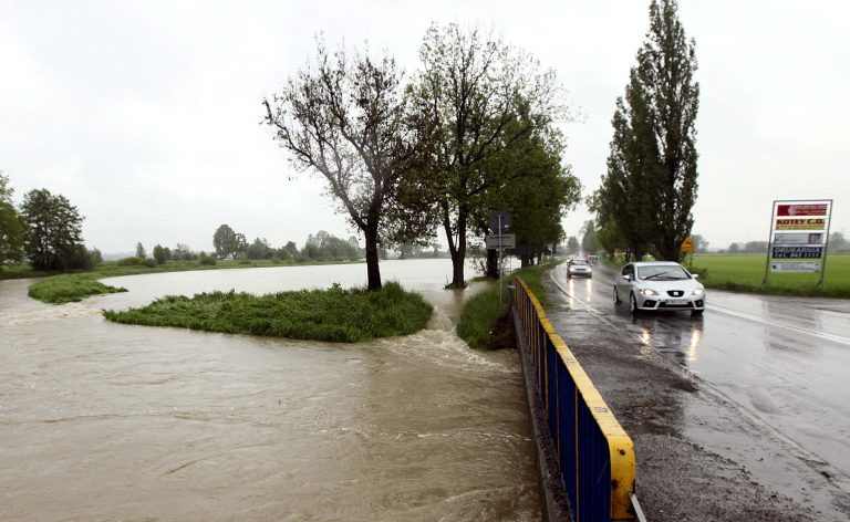 Αυξάνεται ο αριθμός των νεκρών από τις πλημμύρες | Newsit.gr Αυξάνεται ο αριθμός των νεκρών από τις πλημμύρες | Newsit.gr