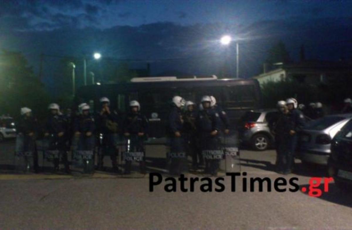 Πάτρα: Άναψαν τα αίματα στη σύνοδο των πρυτάνεων – Τα ΜΑΤ απέναντι σε εκατοντάδες φοιτητές – ΦΩΤΟ | Newsit.gr Πάτρα: Άναψαν τα αίματα στη σύνοδο των πρυτάνεων – Τα ΜΑΤ απέναντι σε εκατοντάδες φοιτητές – ΦΩΤΟ | Newsit.gr