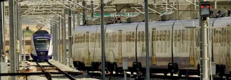 Έβαλαν βαρέλι στις γραμμές του Προαστιακού | Newsit.gr Έβαλαν βαρέλι στις γραμμές του Προαστιακού | Newsit.gr