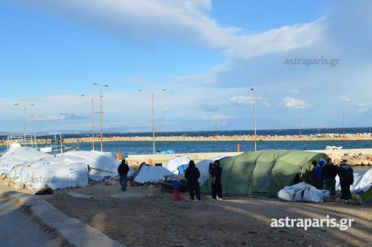 Χίος: Προσπάθειες να προφυλάξουν τους πρόσφυγες από το κρύο | Newsit.gr Χίος: Προσπάθειες να προφυλάξουν τους πρόσφυγες από το κρύο | Newsit.gr