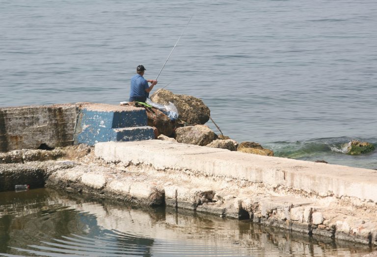 Πιάστηκαν στα χέρια για τη θέση του.. ψαρέματος! | Newsit.gr Πιάστηκαν στα χέρια για τη θέση του.. ψαρέματος! | Newsit.gr