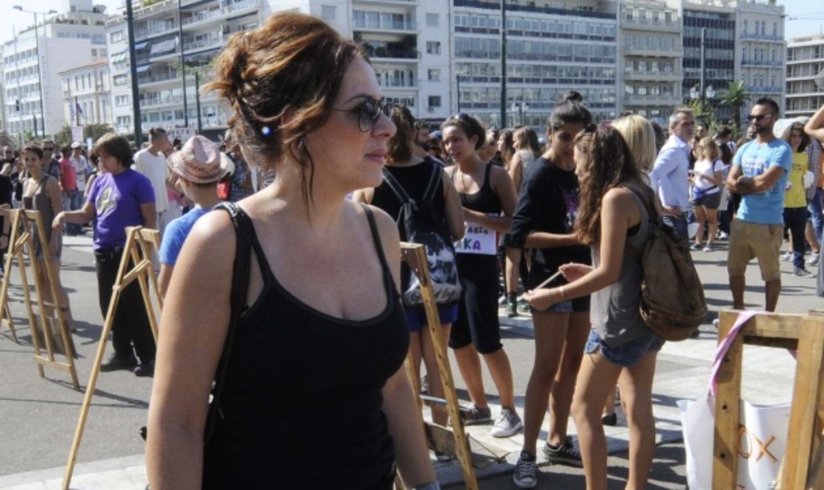 Ε. Ράντου: Μαζί με τα παιδιά στην διαμαρτυρία των μουσικών σχολείων στο Σύνταγμα! Φωτογραφίες | Newsit.gr Ε. Ράντου: Μαζί με τα παιδιά στην διαμαρτυρία των μουσικών σχολείων στο Σύνταγμα! Φωτογραφίες | Newsit.gr