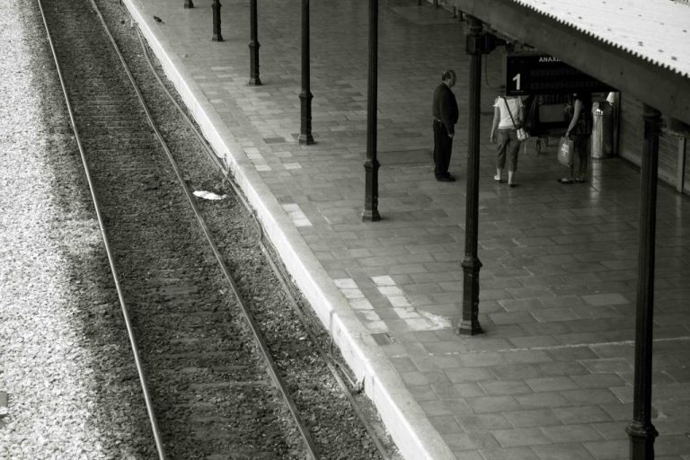 Μεσσηνία: Με χειροπέδες δύο τσιγγάνοι που έκλεψαν ράγες του ΟΣΕ | Newsit.gr Μεσσηνία: Με χειροπέδες δύο τσιγγάνοι που έκλεψαν ράγες του ΟΣΕ | Newsit.gr