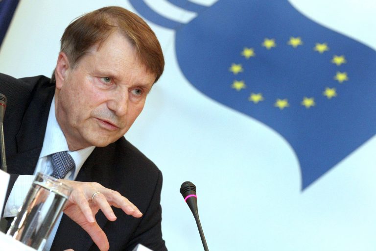Φαρμακοποιοί και φαρμακοβιομήχανοι προς Ράιχενμπαχ: Βοηθήστε με 1,5 δις ευρώ! | Newsit.gr Φαρμακοποιοί και φαρμακοβιομήχανοι προς Ράιχενμπαχ: Βοηθήστε με 1,5 δις ευρώ! | Newsit.gr