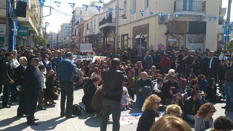 Καθιστική διαμαρτυρία στο Ρέθυμνο – Χωρίς έκτροπα η παρέλαση στην Ιεράπετρα | Newsit.gr Καθιστική διαμαρτυρία στο Ρέθυμνο – Χωρίς έκτροπα η παρέλαση στην Ιεράπετρα | Newsit.gr