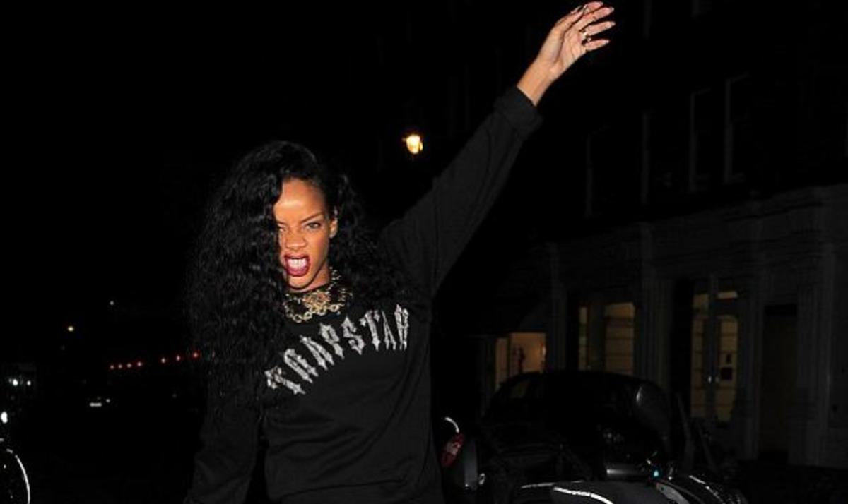 Γυαλιά καρφιά τα έκανε η Rihanna! | Newsit.gr Γυαλιά καρφιά τα έκανε η Rihanna! | Newsit.gr