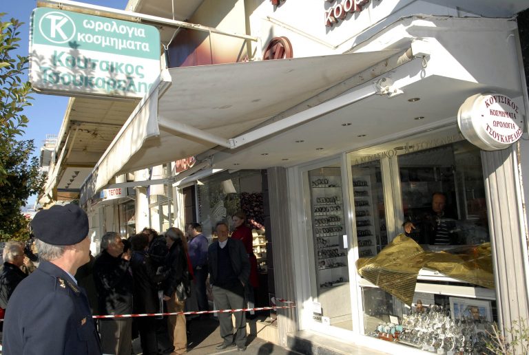 Χαλκιδική: Ριφιφί σε κοσμηματοπωλείο | Newsit.gr Χαλκιδική: Ριφιφί σε κοσμηματοπωλείο | Newsit.gr