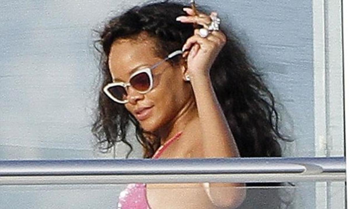 H Rihanna δεν σταματά να δείχνει τις sexy καμπύλες της και να προκαλεί! | Newsit.gr H Rihanna δεν σταματά να δείχνει τις sexy καμπύλες της και να προκαλεί! | Newsit.gr