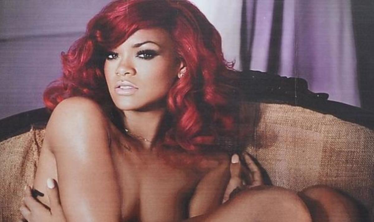 Η γυμνή αφίσα της Rihanna αναστατώνει την Times Square! | Newsit.gr Η γυμνή αφίσα της Rihanna αναστατώνει την Times Square! | Newsit.gr