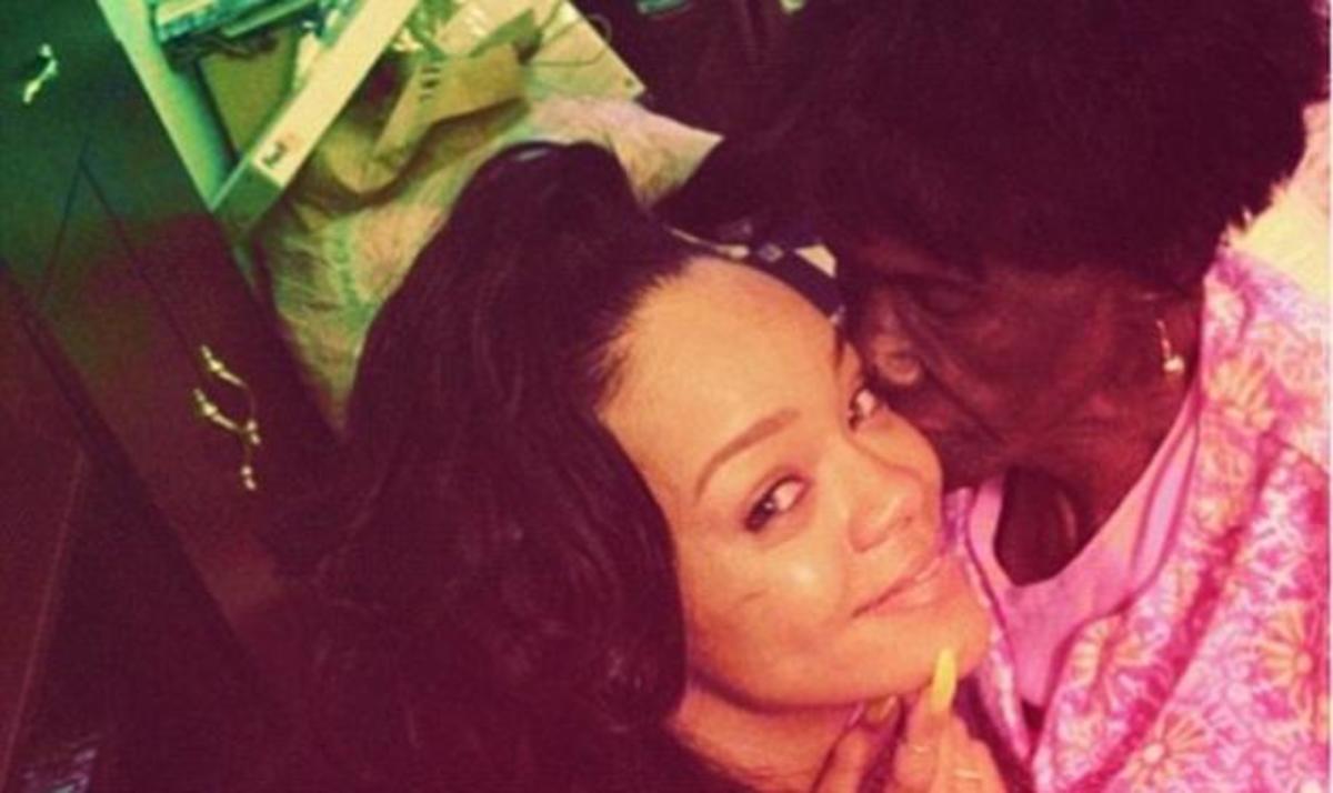 Δύσκολες ώρες για την Rihanna – Έχασε την αγαπημένη της γιαγιά | Newsit.gr Δύσκολες ώρες για την Rihanna – Έχασε την αγαπημένη της γιαγιά | Newsit.gr