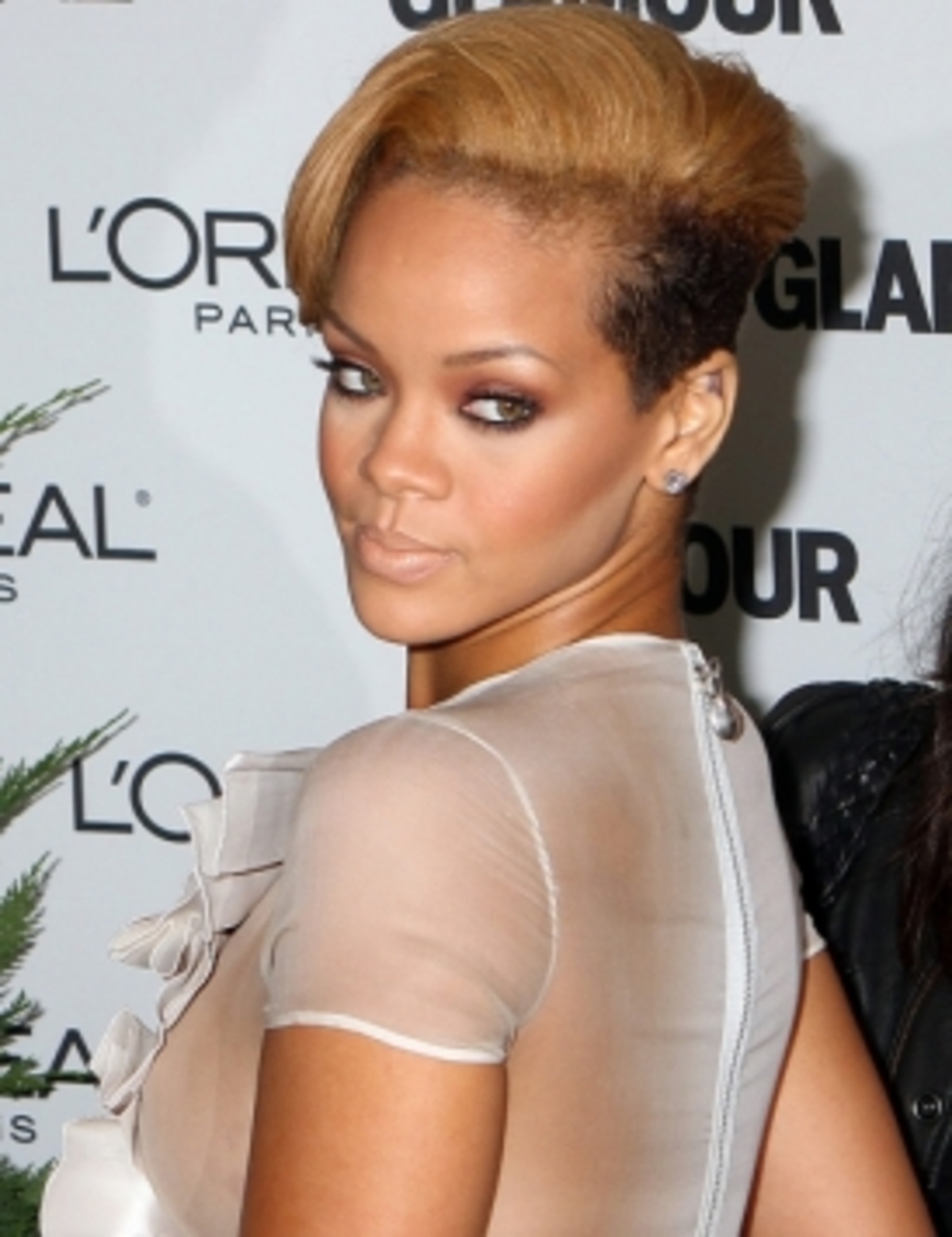 Ποιος έκανε μήνυση στη Rihanna; | Newsit.gr Ποιος έκανε μήνυση στη Rihanna; | Newsit.gr