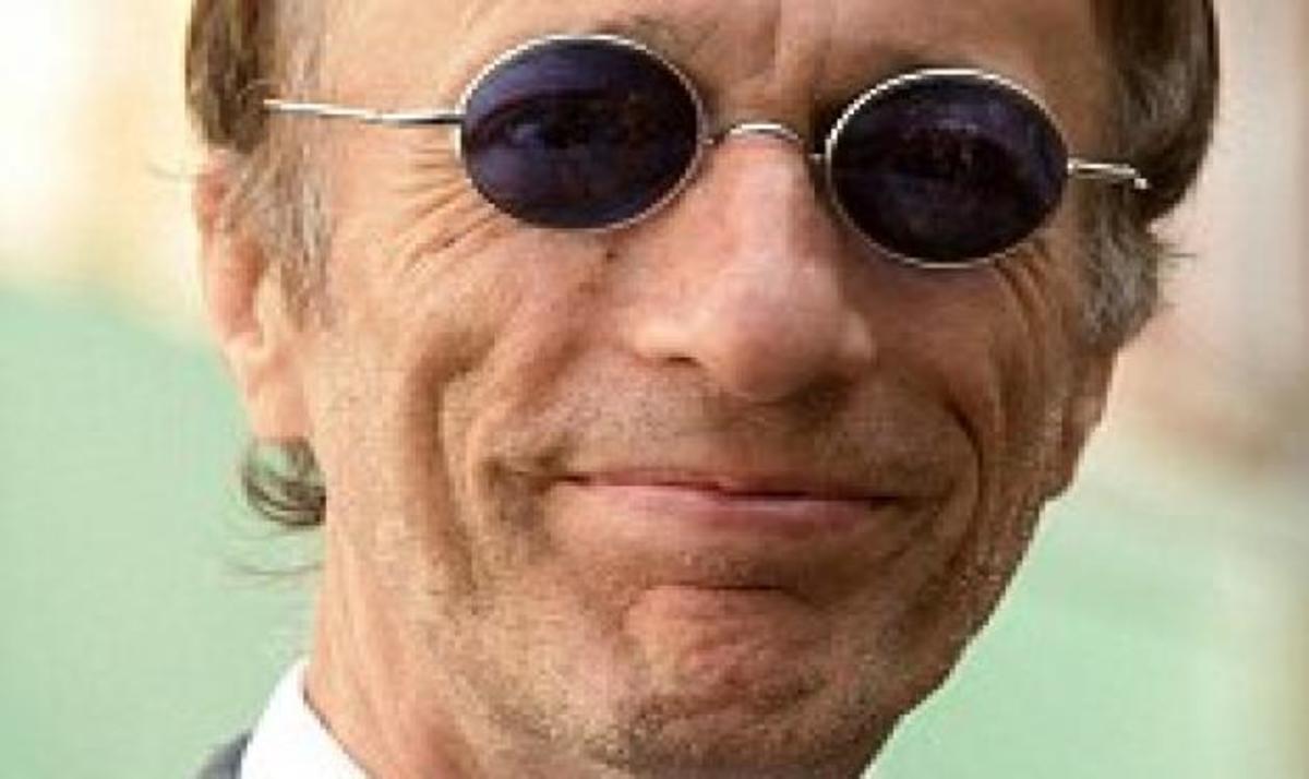 O R. Gibb ξύπνησε από το κώμα όταν του έβαλε η οικογένειά του ν’ακούσει μουσική του «Titanic Requiem» | Newsit.gr O R. Gibb ξύπνησε από το κώμα όταν του έβαλε η οικογένειά του ν’ακούσει μουσική του «Titanic Requiem» | Newsit.gr