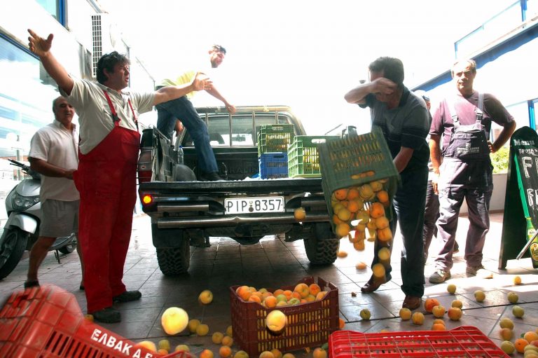 Πέλλα: Με άγριες διαθέσεις οι ροδακινοπαραγωγοί | Newsit.gr Πέλλα: Με άγριες διαθέσεις οι ροδακινοπαραγωγοί | Newsit.gr