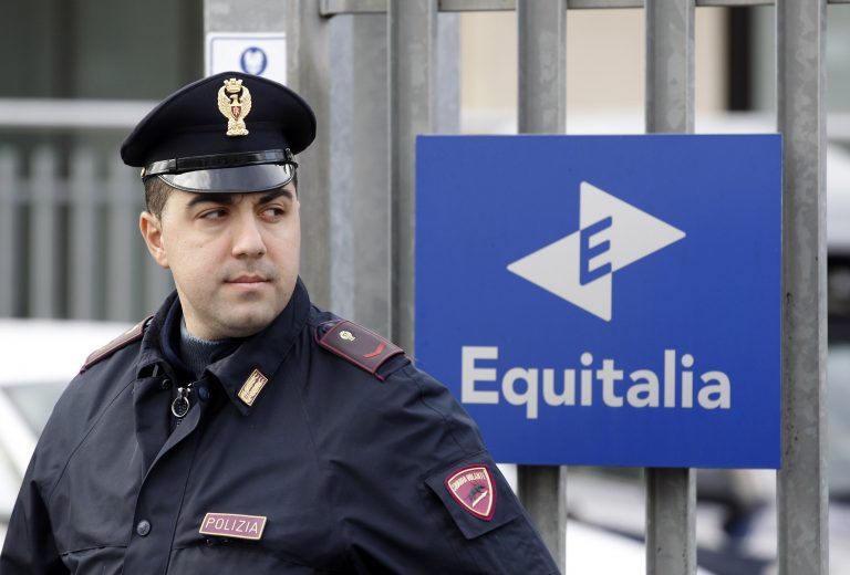 Έκρηξη παγιδευμένου φακέλου με ένα τραυματία σε φοροεισπρακτική εταιρεία στη Ρώμη | Newsit.gr Έκρηξη παγιδευμένου φακέλου με ένα τραυματία σε φοροεισπρακτική εταιρεία στη Ρώμη | Newsit.gr