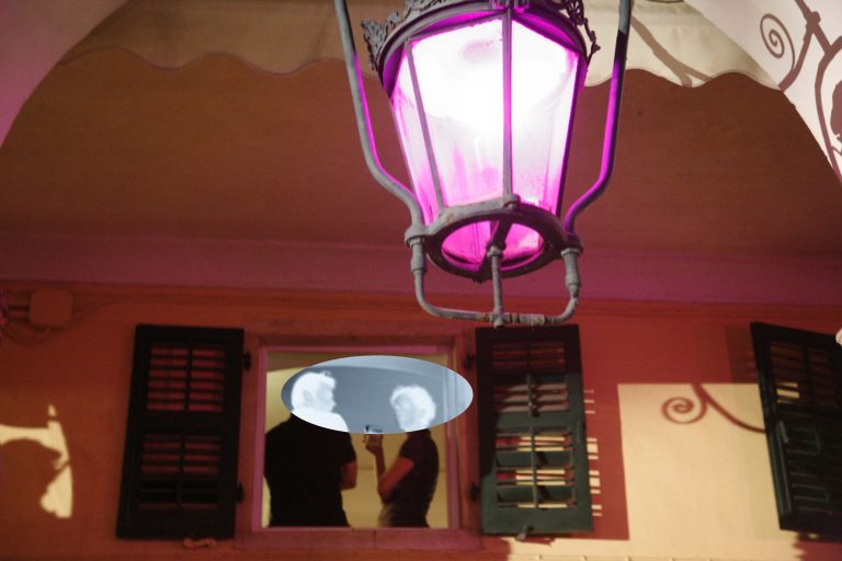 Ηλεία: Κρύφτηκε και έπιασε τη γυναίκα του, με τον εραστή της! | Newsit.gr Ηλεία: Κρύφτηκε και έπιασε τη γυναίκα του, με τον εραστή της! | Newsit.gr