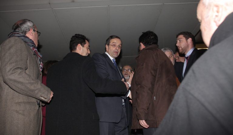 Κοπή πίτας με Σαμαρά και…συσκότιση στα γραφεία της ΝΔ | Newsit.gr Κοπή πίτας με Σαμαρά και…συσκότιση στα γραφεία της ΝΔ | Newsit.gr