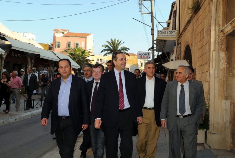 Οπαδοί του ΟΦΗ «εμποδίζουν» την ομιλία του Σαμαρά στην Κρήτη | Newsit.gr Οπαδοί του ΟΦΗ «εμποδίζουν» την ομιλία του Σαμαρά στην Κρήτη | Newsit.gr