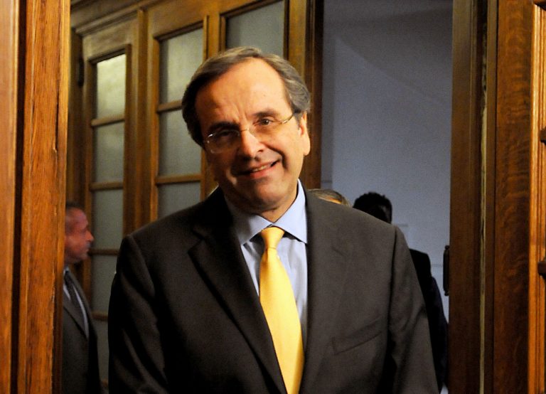 Ο Σαμαράς μίλησε με το φυλάκιο στη Ρω, αλλά χωρίς να έχει «μποναμά» για τις άδειες | Newsit.gr Ο Σαμαράς μίλησε με το φυλάκιο στη Ρω, αλλά χωρίς να έχει «μποναμά» για τις άδειες | Newsit.gr