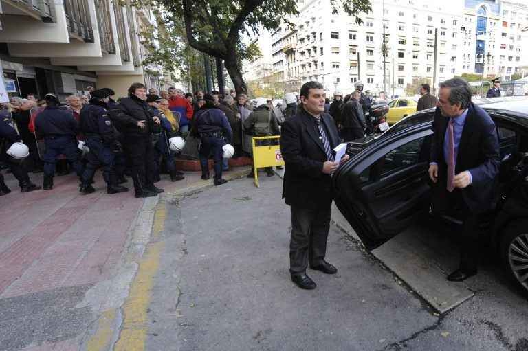 Ένταση με μικροομολογιούχους κοντά στο σπίτι Σαμαρά | Newsit.gr Ένταση με μικροομολογιούχους κοντά στο σπίτι Σαμαρά | Newsit.gr
