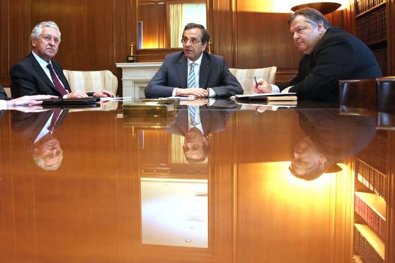 Συγχωνεύσεις και αποκρατικοποιήσεις στο τραπέζι των τριών – Σήμερα η νέα συνάντηση Σαμαρά με Βενιζέλο και Κουβέλη | Newsit.gr Συγχωνεύσεις και αποκρατικοποιήσεις στο τραπέζι των τριών – Σήμερα η νέα συνάντηση Σαμαρά με Βενιζέλο και Κουβέλη | Newsit.gr