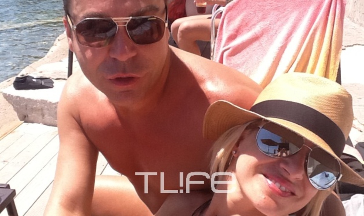 Ο Τρύφωνας Σαμαράς ποζάρει για το TLIFE με τις διάσημες φίλες του! | Newsit.gr Ο Τρύφωνας Σαμαράς ποζάρει για το TLIFE με τις διάσημες φίλες του! | Newsit.gr