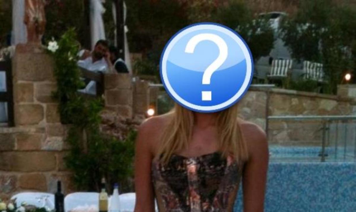 Ποια παρουσιάστρια έπιασε την ανθοδέσμη στον γάμο του Κ. Αποστολάκη και της Αμ. Αναστασάκη; | Newsit.gr Ποια παρουσιάστρια έπιασε την ανθοδέσμη στον γάμο του Κ. Αποστολάκη και της Αμ. Αναστασάκη; | Newsit.gr