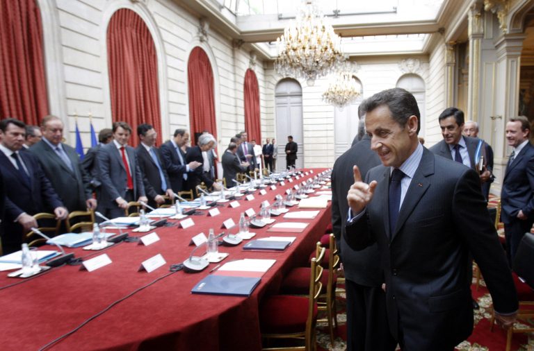 Κόβει την κοινωνική βοήθεια και ο Σαρκοζί | Newsit.gr Κόβει την κοινωνική βοήθεια και ο Σαρκοζί | Newsit.gr