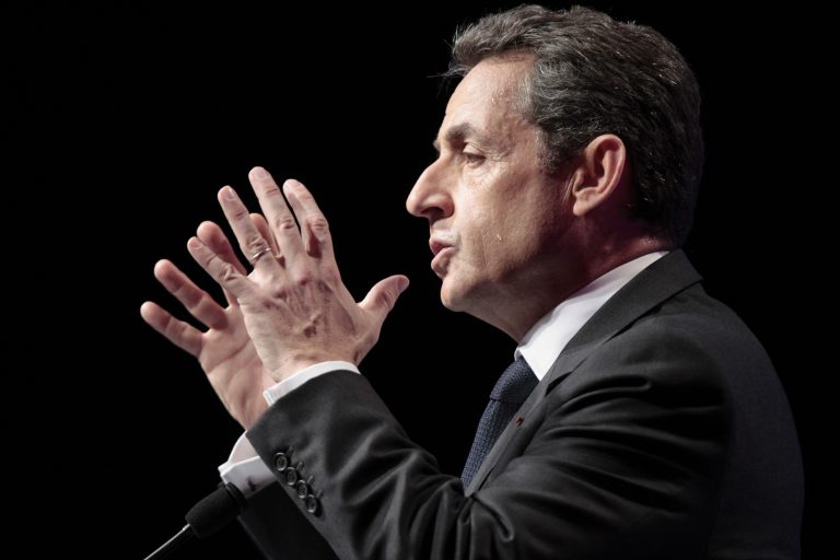 Ο Σαρκοζί παίζει με τα νεύρα μας και μας κατηγορεί για τους λαθρομετανάστες | Newsit.gr Ο Σαρκοζί παίζει με τα νεύρα μας και μας κατηγορεί για τους λαθρομετανάστες | Newsit.gr