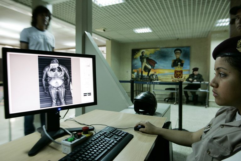 Ανιχνευτές σώματος στα αεροδρόμια της Κοπεγχάγης | Newsit.gr Ανιχνευτές σώματος στα αεροδρόμια της Κοπεγχάγης | Newsit.gr