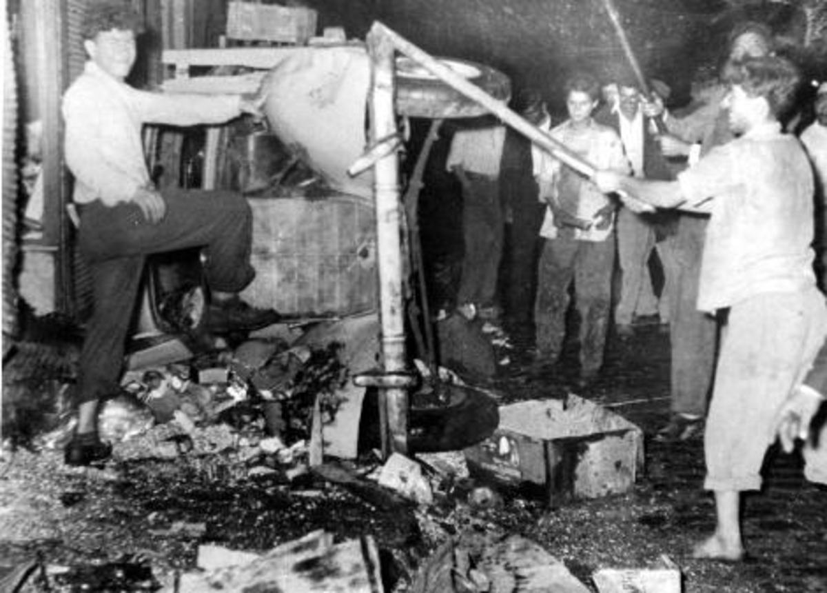 Πόλη: Σεπτεμβριανά 1955 – Ένα ψέμα ξυπνά τη τουρκική αγριότητα – Φωτογραφίες. | Newsit.gr Πόλη: Σεπτεμβριανά 1955 – Ένα ψέμα ξυπνά τη τουρκική αγριότητα – Φωτογραφίες. | Newsit.gr