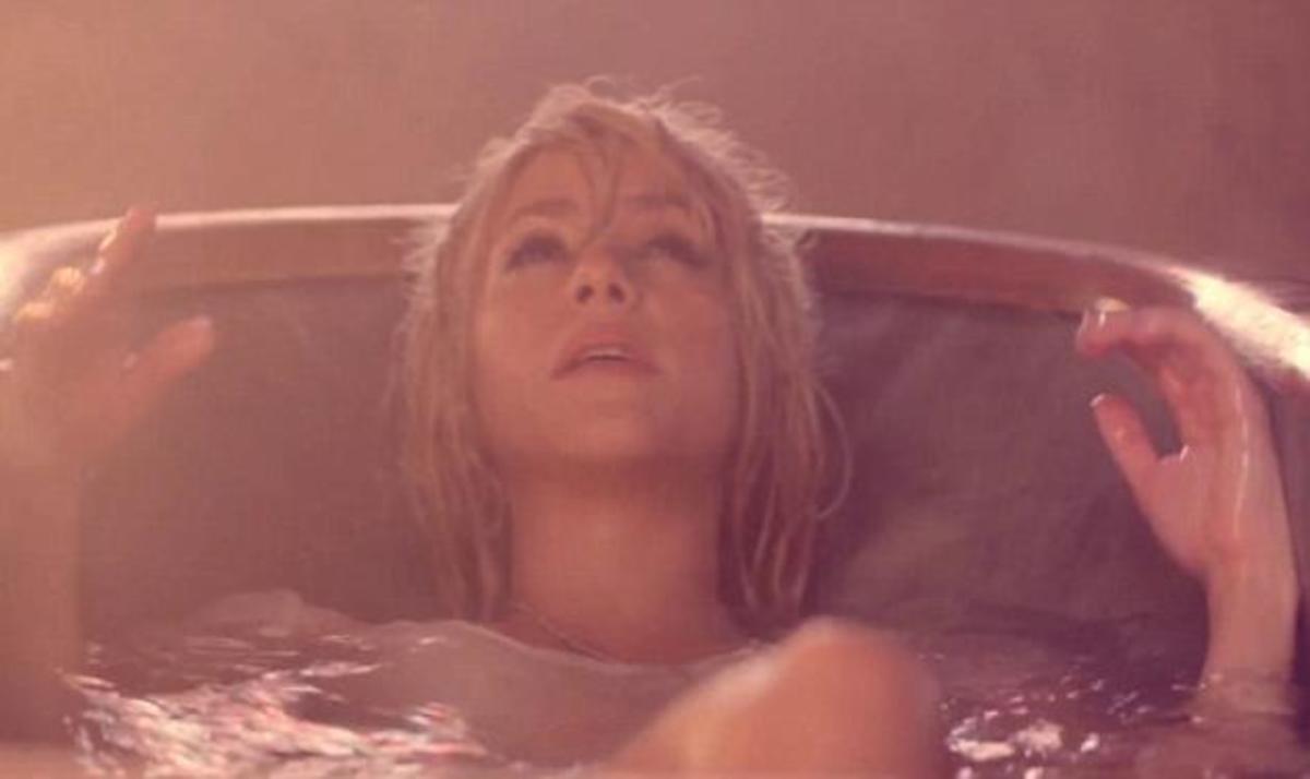 Στο μπάνιο με τη Shakira! Κόβει τις… αντρικές ανάσες στο νέο της video! | Newsit.gr Στο μπάνιο με τη Shakira! Κόβει τις… αντρικές ανάσες στο νέο της video! | Newsit.gr