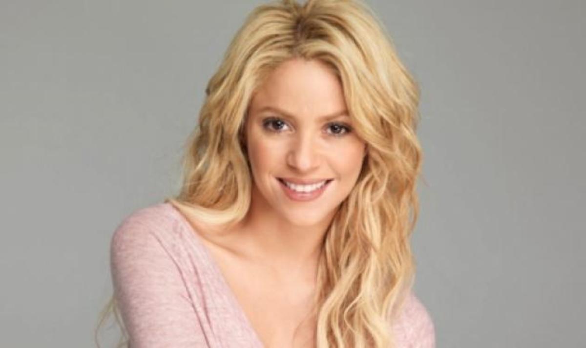 Shakira: Λίγο πριν γεννήσει και χωρίς μακιγιάζ εύχεται καλή χρονιά! Βίντεο | Newsit.gr Shakira: Λίγο πριν γεννήσει και χωρίς μακιγιάζ εύχεται καλή χρονιά! Βίντεο | Newsit.gr